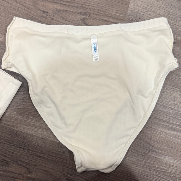 LA VIE EN ROSE bikini set - Picture 6 of 8